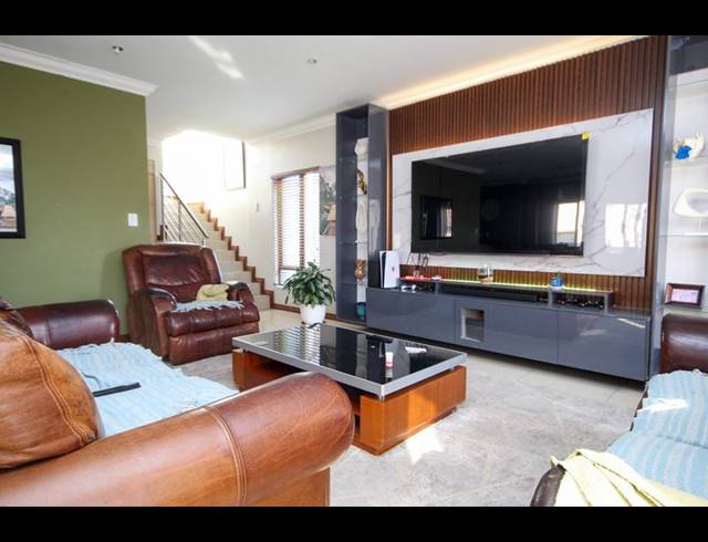 4 BEDROOM HOUSE FOR SALE IN THATCHFIELD
